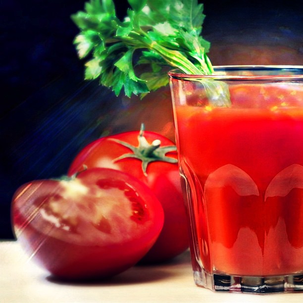 Jus de tomates, cocktail sans alcool (tomates, céleri)